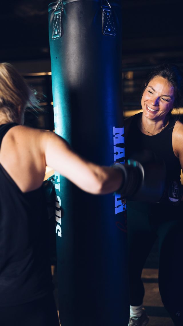 🥊CROSSBOXING 🏋🏻‍♀️

Petit aperçu de notre cours de crossboxing du lundi matin avec @alexcrickx ! 

Envie d’une bonne dose de cardio, de boxe et de challenge pour commencer la semaine ? 💦

Vous savez où nous trouver ! 😉

#marvelousboxing #crossboxing #crosstraining #boxingclub #waterloo #brussels